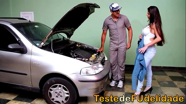 Thumbnail of Cristiane Fatally, a patroa pagou seu mecânico com um bom sexo